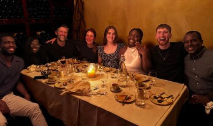 Juliane Moore celebra noivado do filho Caleb