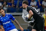 Um a mais e pênalti perdido: Cruzeiro empata com Inter e vê pressão aumentar