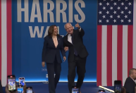 Kamala e Tim Walz fazem campanha em estados decisivos nesta quarta-feira (7)
