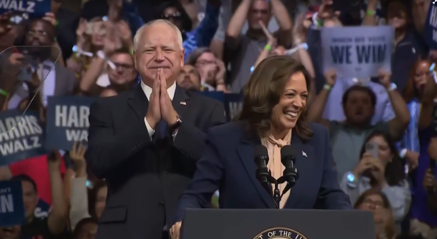 Kamala Harris aceita formalmente a nomeação para ser candidata à presidência pelo Partido Democrata com Tim Walz como vice / U.S. NETWORK POOL