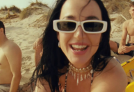 Katy Perry vive verão paradisíaco em clipe de 