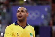 Leal anuncia aposentadoria da Seleção Brasileira de vôlei após eliminação em Paris