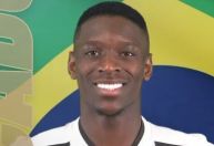 Luiz Henrique vibra com convocação ao lado de elenco do Botafogo; assista