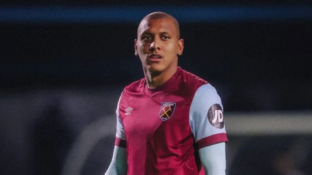 Luizão, zagueiro do West Ham, interessa ao Corinthians