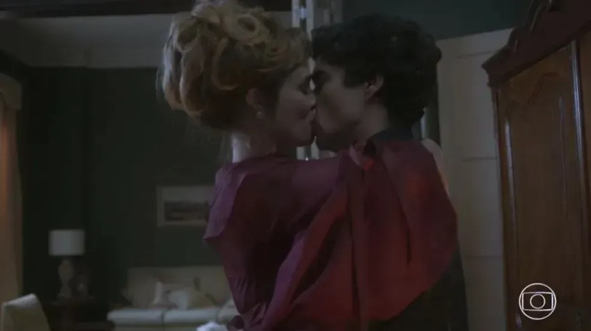 Mariana Ximenes e Caio Blat contracenaram em "Joia Rara", em 2013, após terem namorado na adolescência • TV Globo
