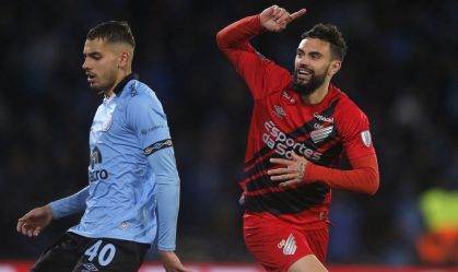 Mastriani comemora gol contra o Belgrano
