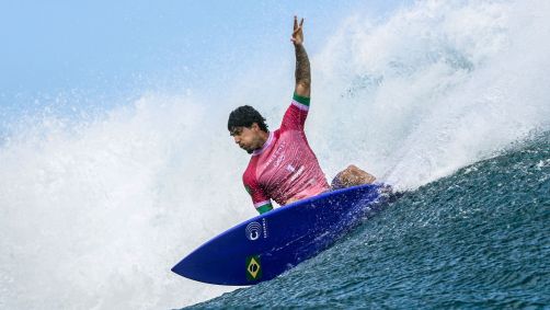 Gabriel Medina disputou a semifinal do surfe nesta segunda-feira (5)