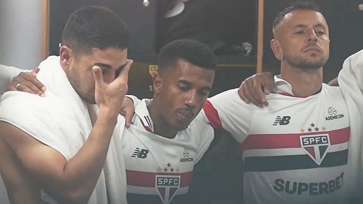 Michel Araújo se emociona em vestiário do São Paulo