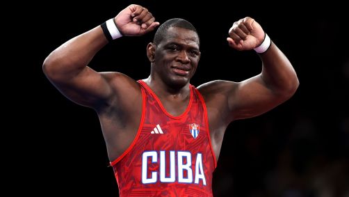 Mijaín Lopez Nunez comemora vitória na final da luta greco-romana