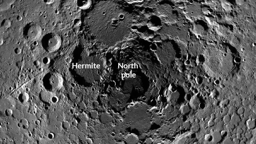 Cratera Hermite no polo norte da Lua é o lugar mais frio do Sistema Solar. • NASA / LROC Quickmap