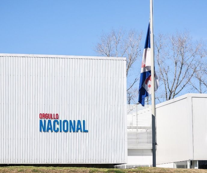 Bandeira do Nacional a meio mastro na sede do clube