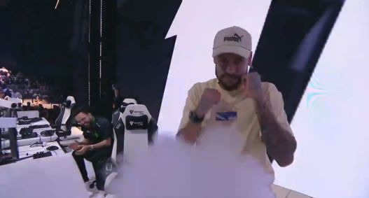 Neymar após vencer celebridades no game "Tekken 8"