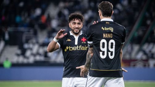 Payet e Vegetti comemoram gol do Vasco