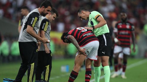 Pedro sentiu a coxa e saiu ainda no primeiro tempo na vitória do Flamengo contra o Bolívar