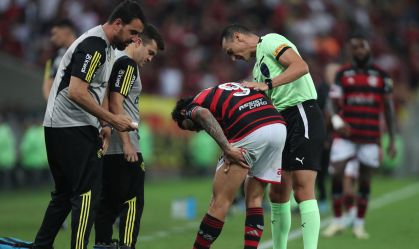 Pedro sentiu a coxa e saiu ainda no primeiro tempo na vitória do Flamengo contra o Bolívar