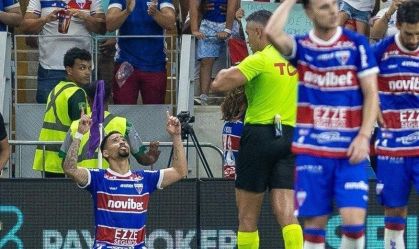 Novo líder do Brasileirão: Fortaleza vence Corinthians, que segue no Z4
