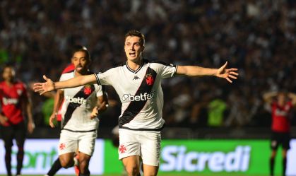 Lucas Piton marcou o gol da classificação do Vasco contra o Atlético-GO pela Copa do Brasil