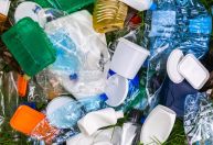 Plástico vira vapor em novo processo de reciclagem