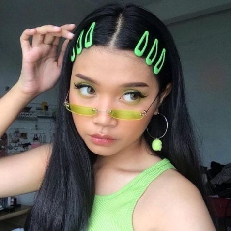 Penteado com presilhas coloridas / Reprodução/Pinterest