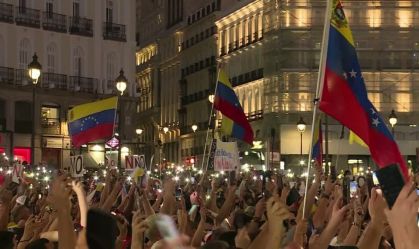 Milhares de venezuelanos protestam contra o resultado da eleição em Madri, na Espanha