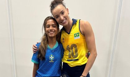 Rayssa Leal assiste à vitória do Brasil no vôlei e tieta Gabi