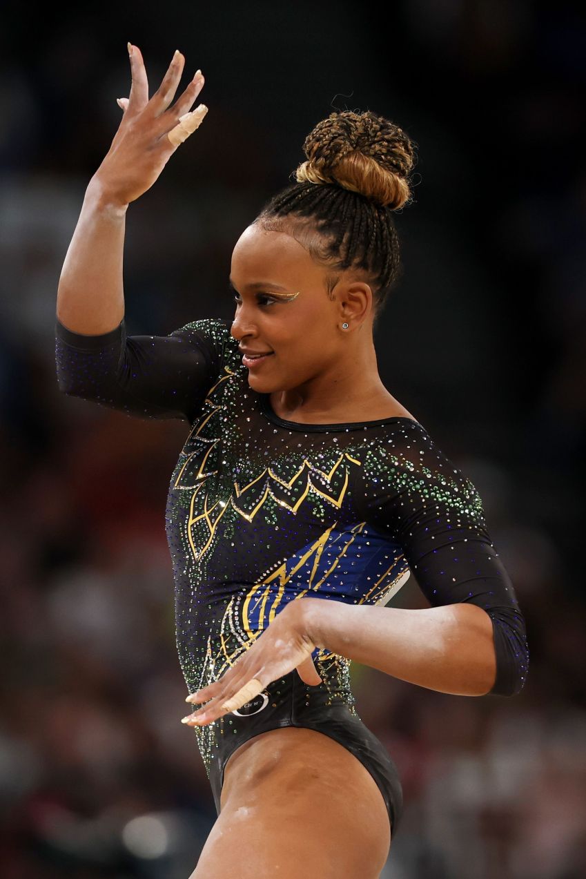 Ginasta Rebeca Andrade é a maior medalhista olímpica brasileira / Foto: Naomi Baker/Getty Images) /