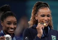Adriano Imperador parabeniza Rebeca Andrade e manda recado a Simone Biles