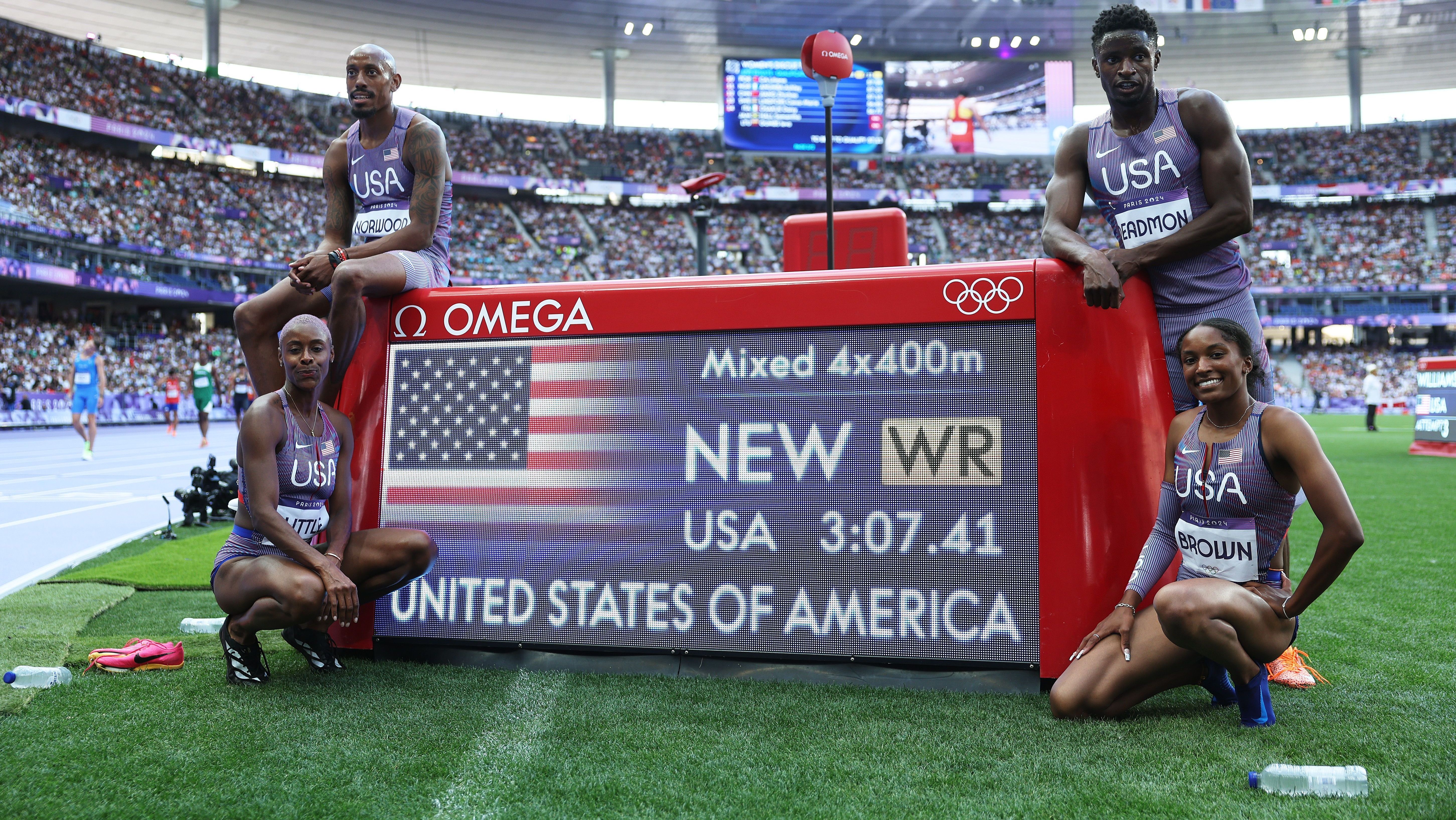 Time dos Estados Unidos que quebrou o recorde mundial do revezamento 4x400m misto