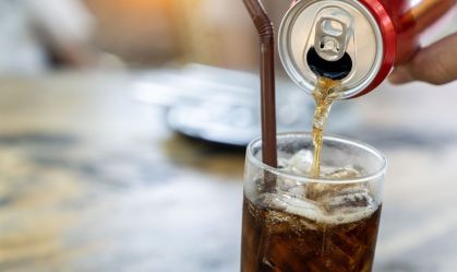Consumo de bebidas açucaradas cresceu 23% entre crianças e adolescentes no mundo