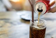 Consumo de bebidas açucaradas cresceu 23% entre crianças e adolescentes no mundo