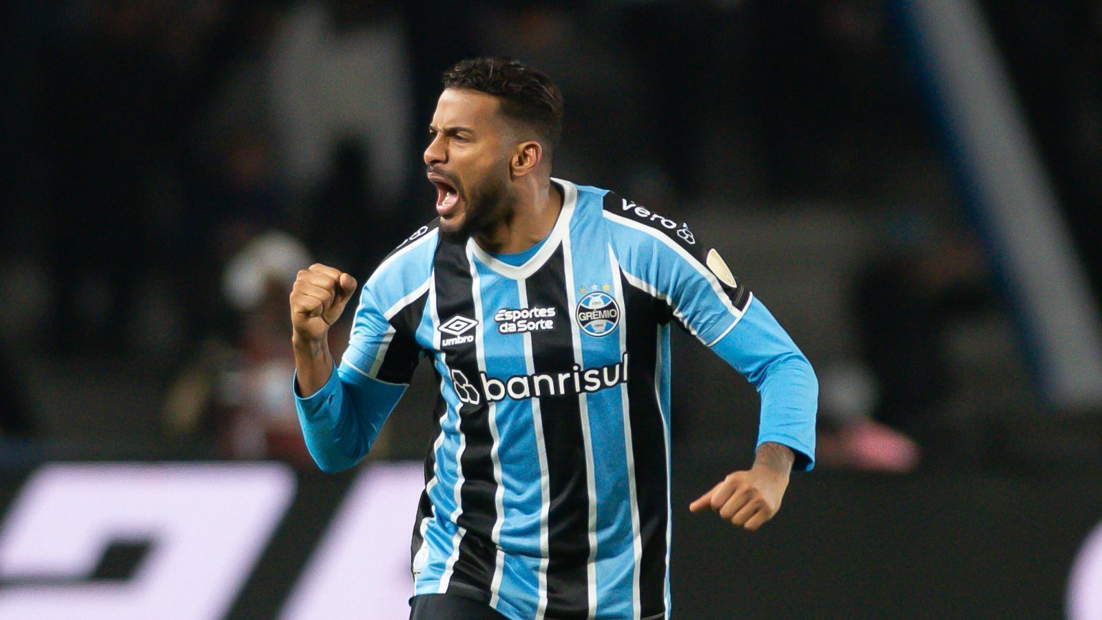 Reinaldio comemora gol sobre o Fluminense na Libertadores