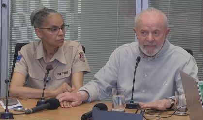 Lula liga para Marina após senador dizer que ministra não merece respeito
