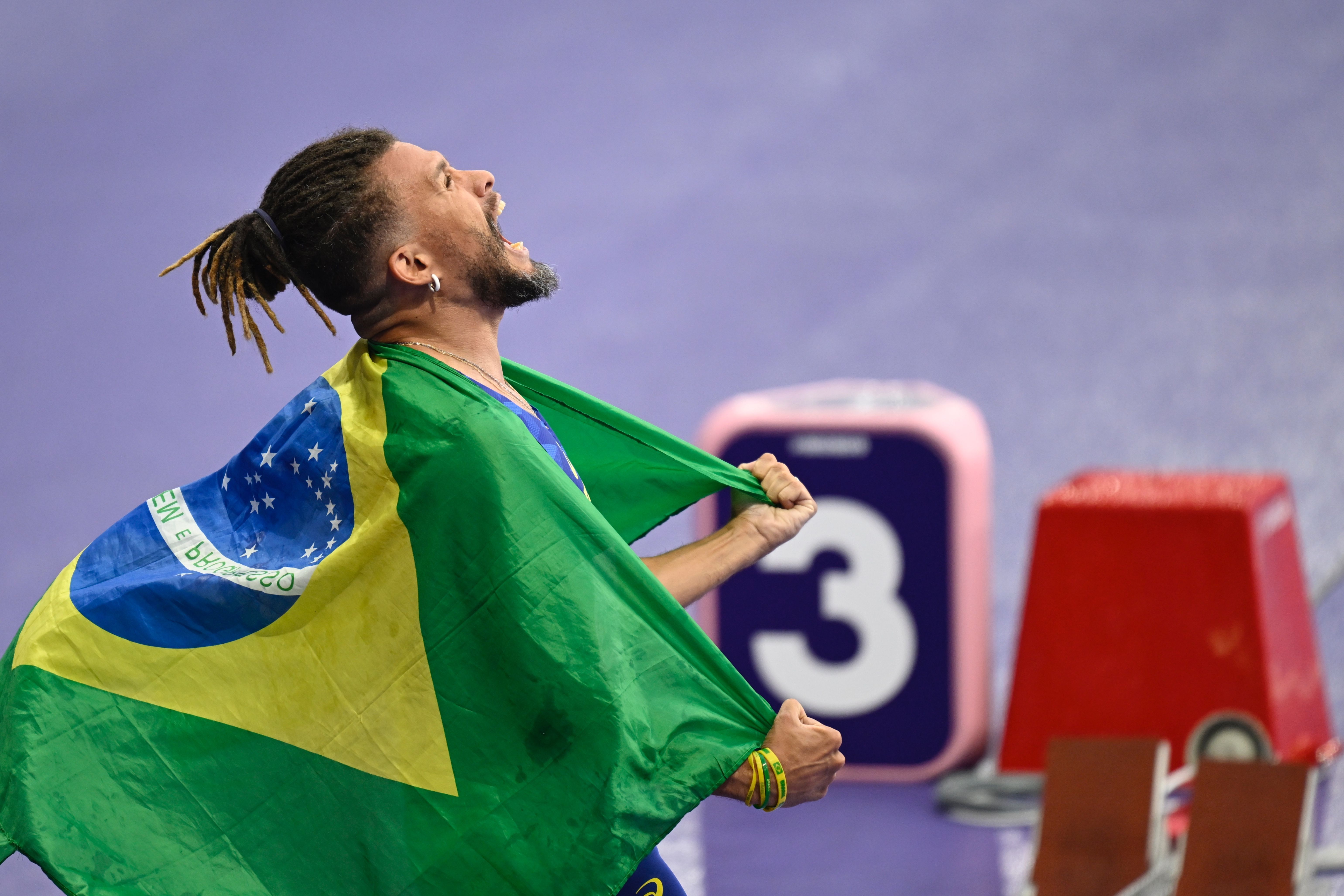 Ricardo Mendonça é ouro na Paralimpíada de Paris