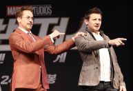 Jeremy Renner diz que Robert Downey Jr. escondeu retorno à Marvel dos amigos