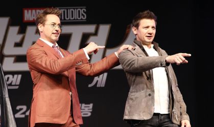 Jeremy Renner diz que Robert Downey Jr. escondeu retorno à Marvel dos amigos