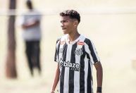 Filho de Robinho assina contrato profissional com o Santos