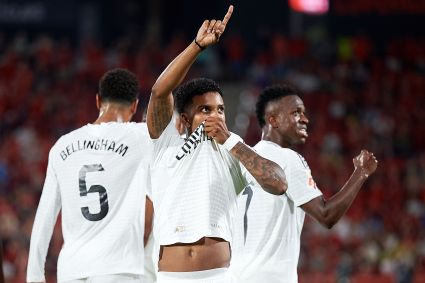 Rodrygo, do Real Madrid, comemora seu gol anotado contra o Mallorca