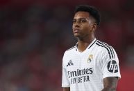 Jornal chama Rodrygo de "elo mais fraco" e debate saída do Real Madrid