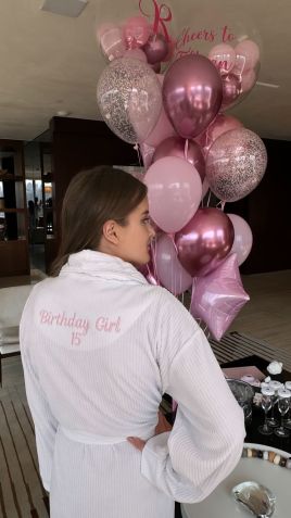 Rafaella Justus mostra roupão personalizado para festa de 15 anos • Instagram/Rafaella Justus