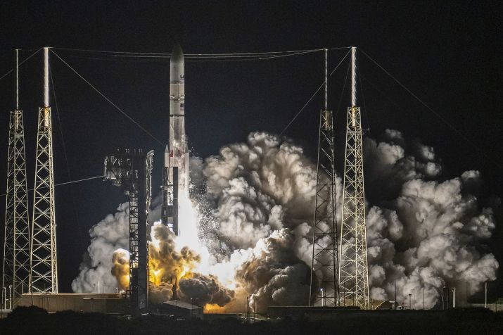 O Vulcan Centaur da United Launch Alliance (ULA) decolou da Estação da Força Espacial de Cabo Canaveral, em Cabo Canaveral, Flórida, em 8 de janeiro de 2024, levando o módulo lunar Peregrine da Astrobotic / Chandan Khanna/AFP/Getty Images