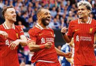 Com brilho de Salah, Liverpool vence na estreia da Premier League