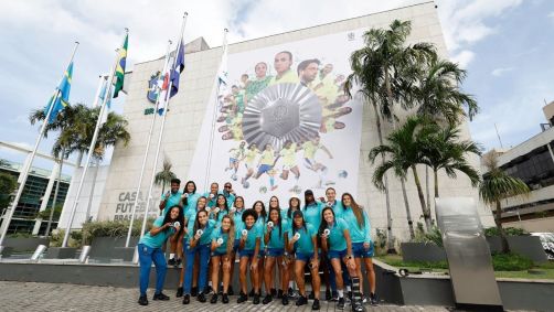 Seleção feminina recebeu homenagem da CBF por medalha de prata em Paris