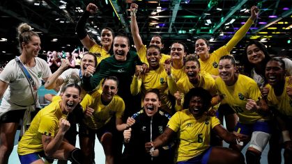 Seleção Brasileira de handebol feminino comemora classificação na Olimpíada