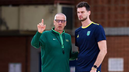 Tiago Splitter (dir.) será o novo treinador da Seleção de basquete