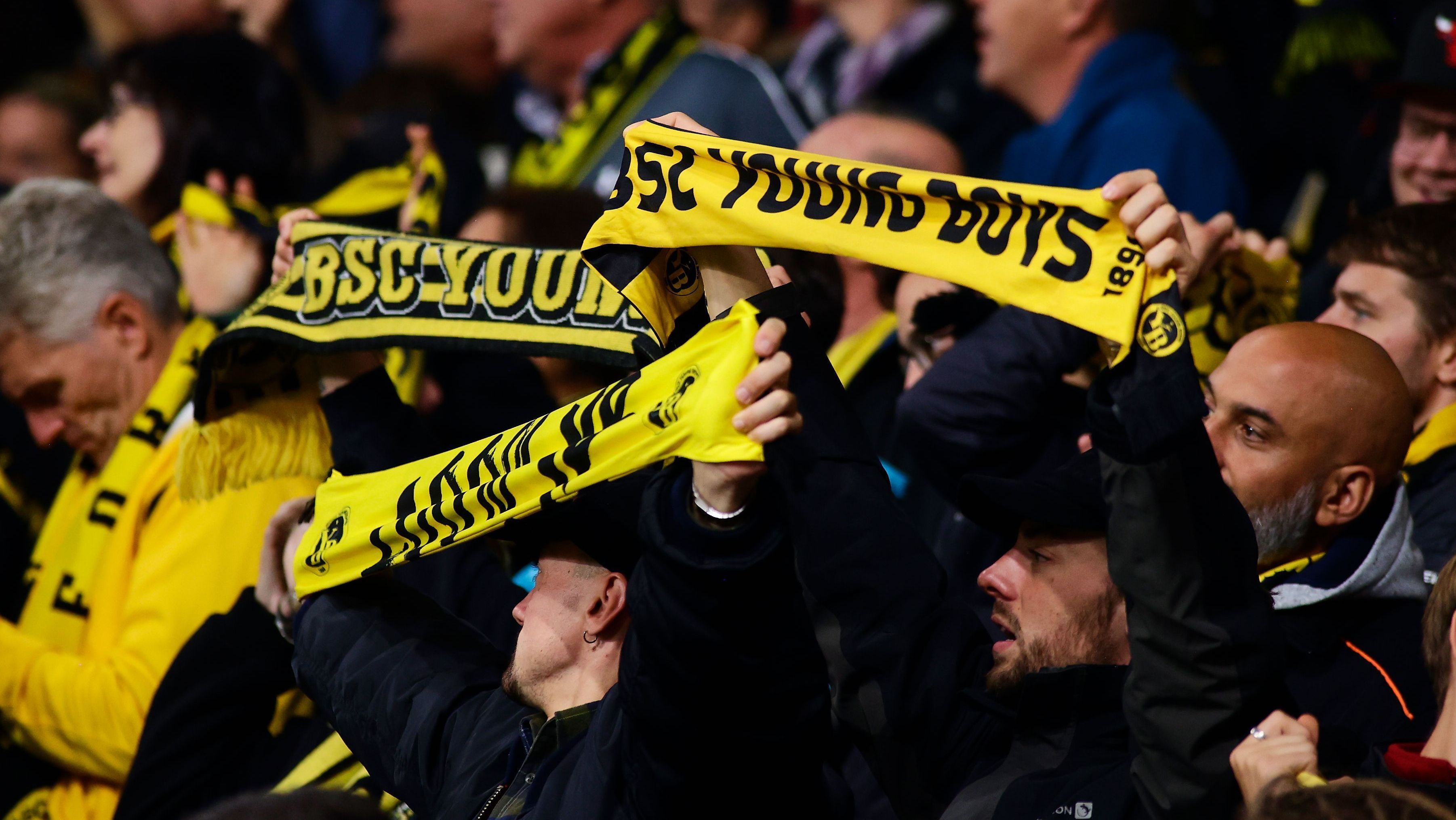 Torcedores do Young Boys em jogo da equipe no Stade de Suisse