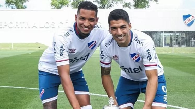 Suárez e Izquierdo jogaram juntos no Nacional-URU