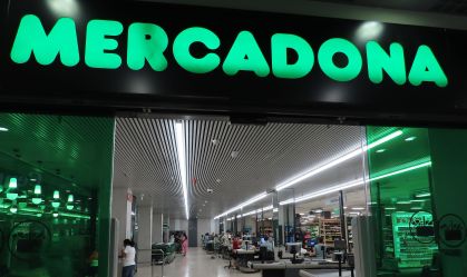 Brasileira viraliza ao testar "Tinder do mercado" na Espanha; entenda