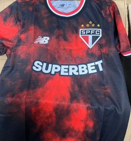 suposta nova camisa do são paulo vaza nas redes sociais / Reprodução