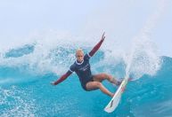 Paris 2024: Tatiana Weston-Webb vence Caitlin Simmers e vai às quartas do surfe