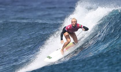Tati Weston-Webb x Brisa Henessy: compare as notas da semifinal do surfe